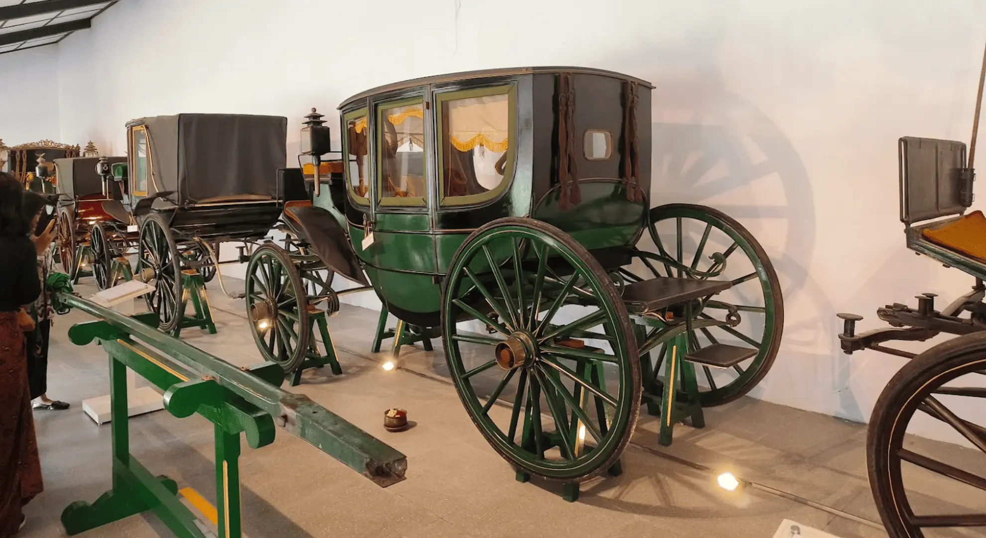 Surakarta: Royal Heritage & Sangiran Museum Tour